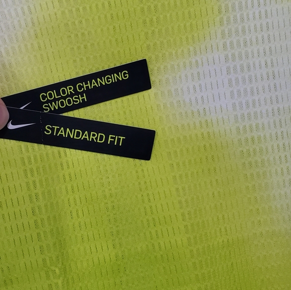 🆕️ Nike Instacool Tee - Picture 3 of 6